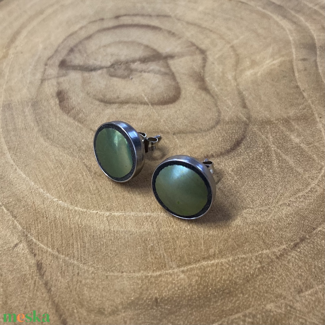 Eozinos mentett porcelán darabok - nemesacél fülbevaló, eozin mázas - ékszer - fülbevaló - pötty fülbevaló - Meska.hu