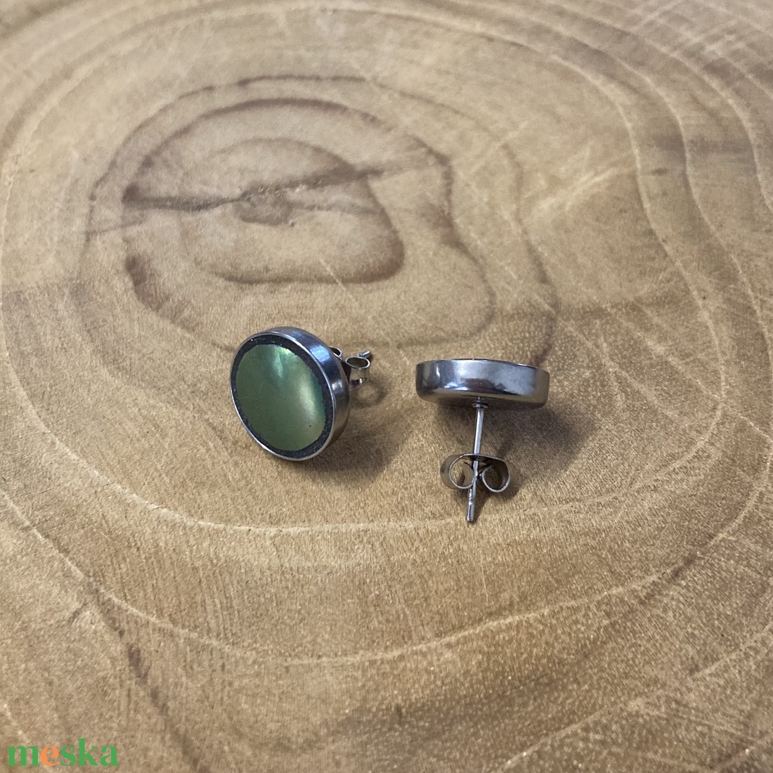 Eozinos mentett porcelán darabok - nemesacél fülbevaló, eozin mázas - ékszer - fülbevaló - pötty fülbevaló - Meska.hu