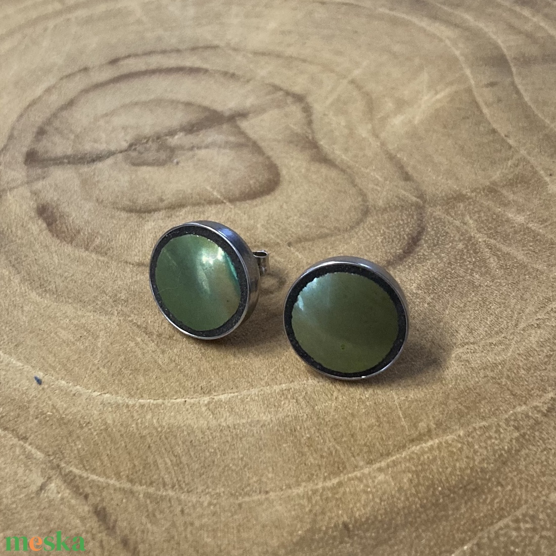 Eozinos mentett porcelán darabok - nemesacél fülbevaló, eozin mázas - ékszer - fülbevaló - pötty fülbevaló - Meska.hu