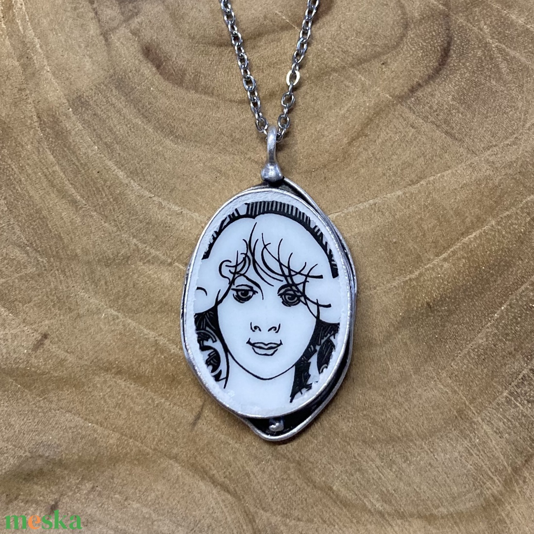 Mentett porcelán darabok - lány, női arc medálos nyaklánc - ékszer - nyaklánc - medálos nyaklánc - Meska.hu