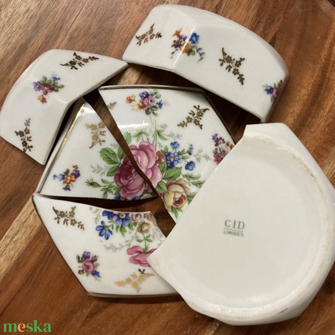 Aranyozott fülbevaló - mentett francia porcelán darabok - ékszer - fülbevaló - lógós kerek fülbevaló - Meska.hu