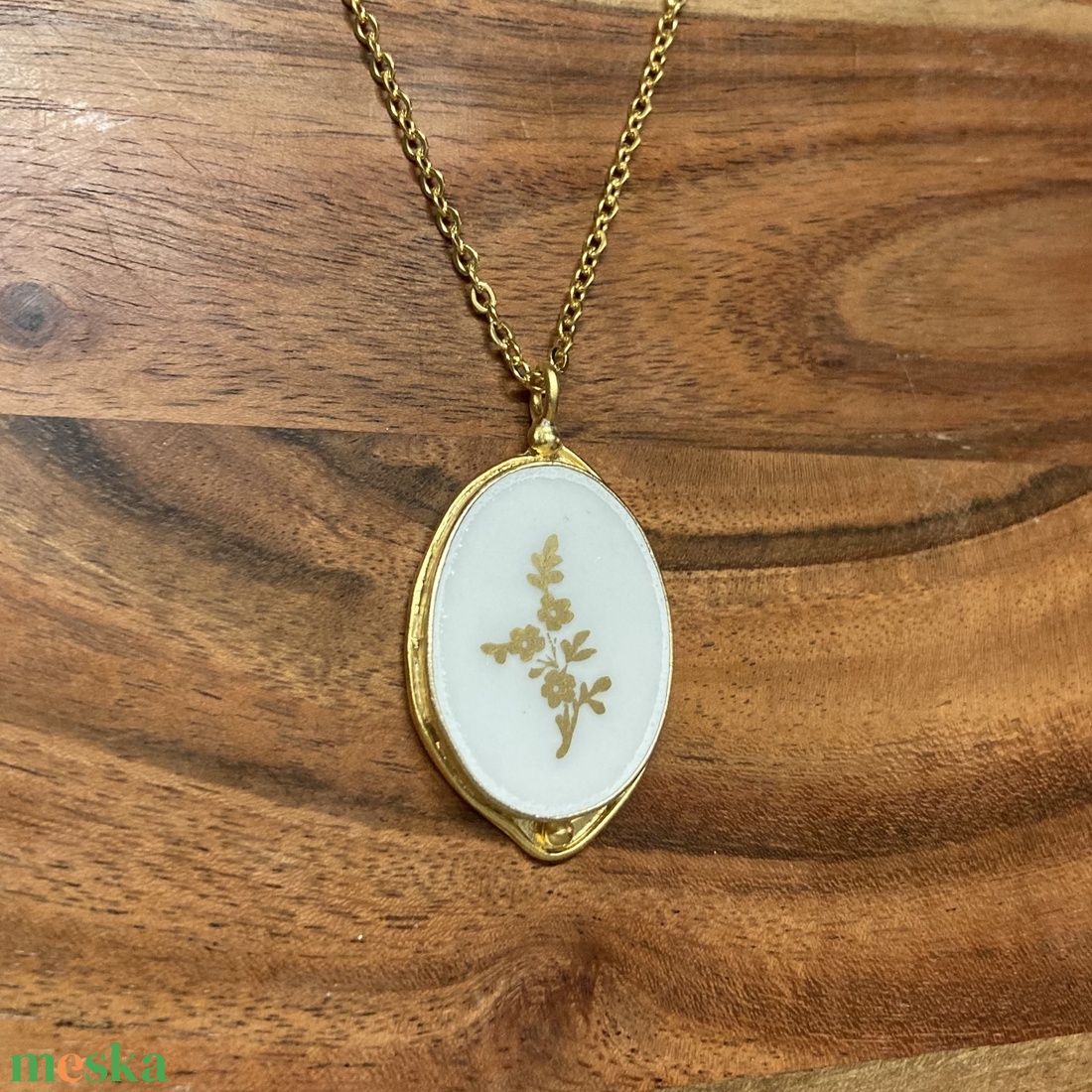 Aranyozott medál - mentett francia porcelán darabok - medál vagy nyaklánc - ékszer - nyaklánc - medálos nyaklánc - Meska.hu