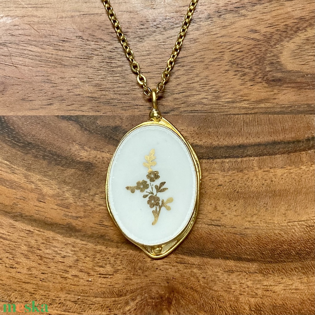 Aranyozott medál - mentett francia porcelán darabok - medál vagy nyaklánc - ékszer - nyaklánc - medálos nyaklánc - Meska.hu