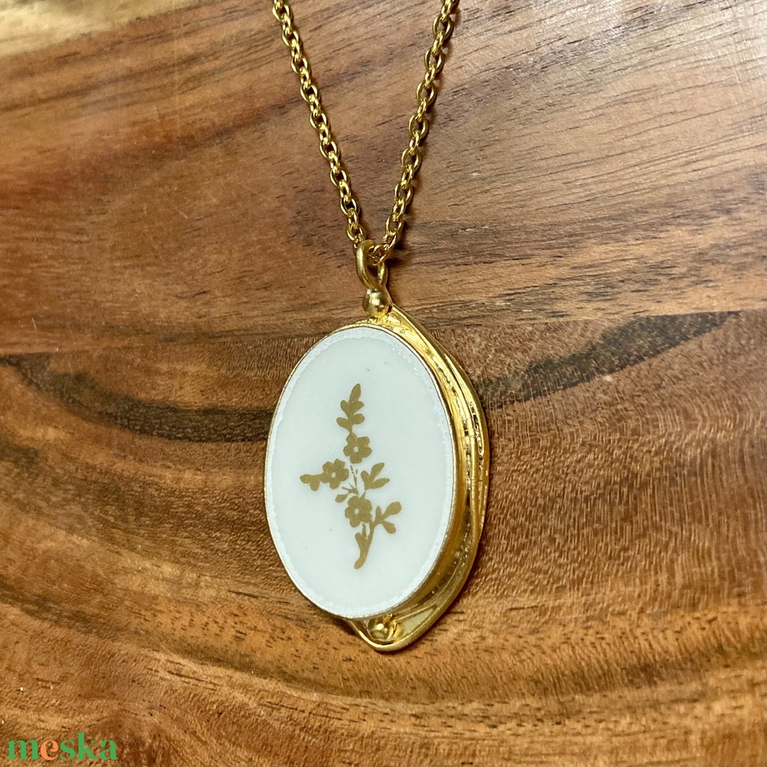 Aranyozott medál - mentett francia porcelán darabok - medál vagy nyaklánc - ékszer - nyaklánc - medálos nyaklánc - Meska.hu