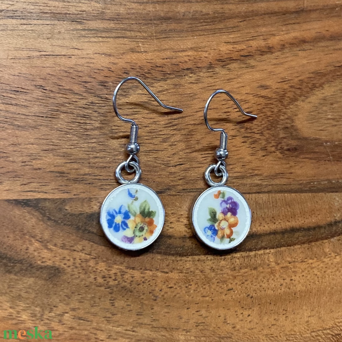 Mentett francia porcelán darabok - pici virágos fülbevaló - nemesacél lógós - ékszer - fülbevaló - lógó fülbevaló - Meska.hu