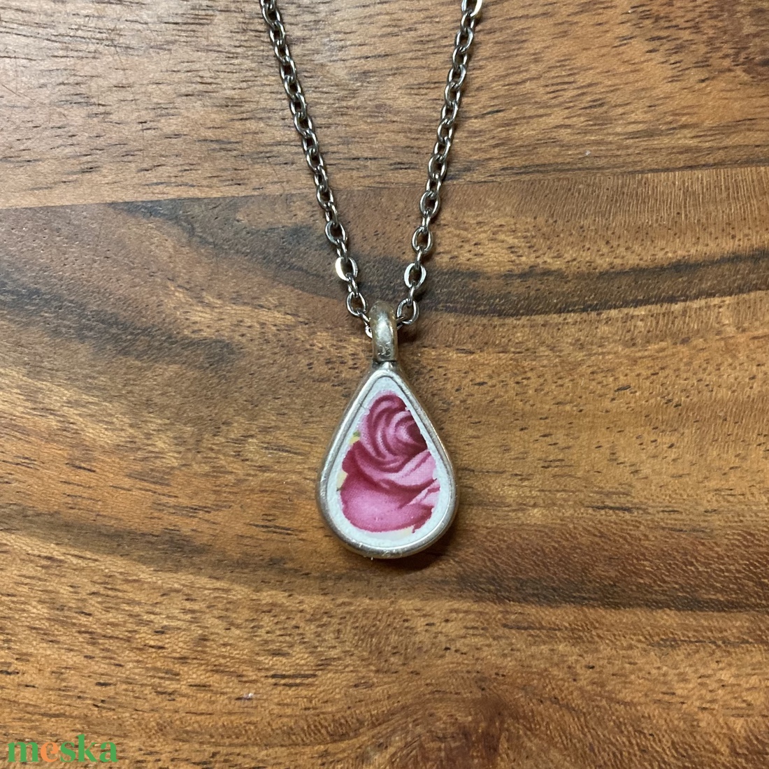 Angol mentett porcelán darabok - pici csepp rózsás nyaklánc - nemesacél lánccal - ékszer - nyaklánc - medálos nyaklánc - Meska.hu