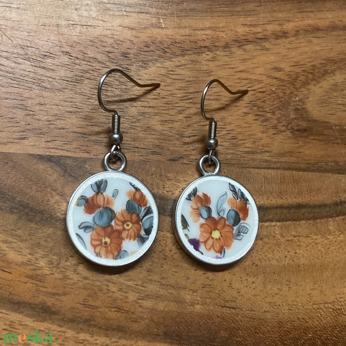 Mentett porcelán darabok - virágos fülbevaló - nemesacél lógós - ékszer - fülbevaló - lógó fülbevaló - Meska.hu