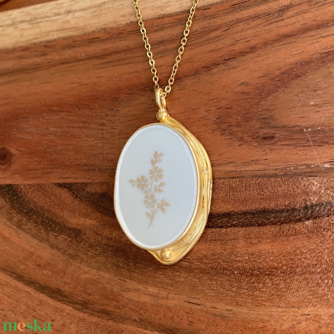 Aranyozott medál - mentett francia porcelán darabok - medál vagy nyaklánc, I - ékszer - nyaklánc - medálos nyaklánc - Meska.hu