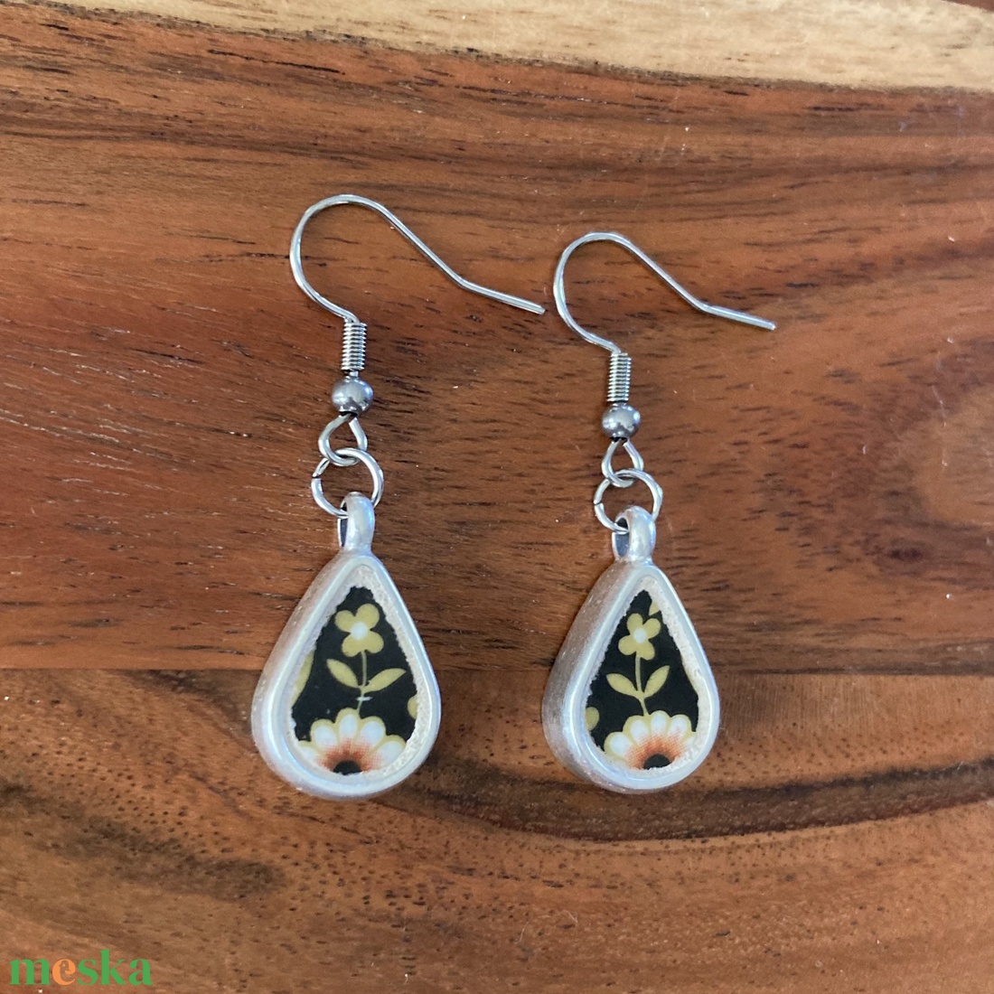 Angol mentett porcelán darabok - virágos csepp fülbevaló - nemesacél akasztóval - ékszer - fülbevaló - lógó fülbevaló - Meska.hu