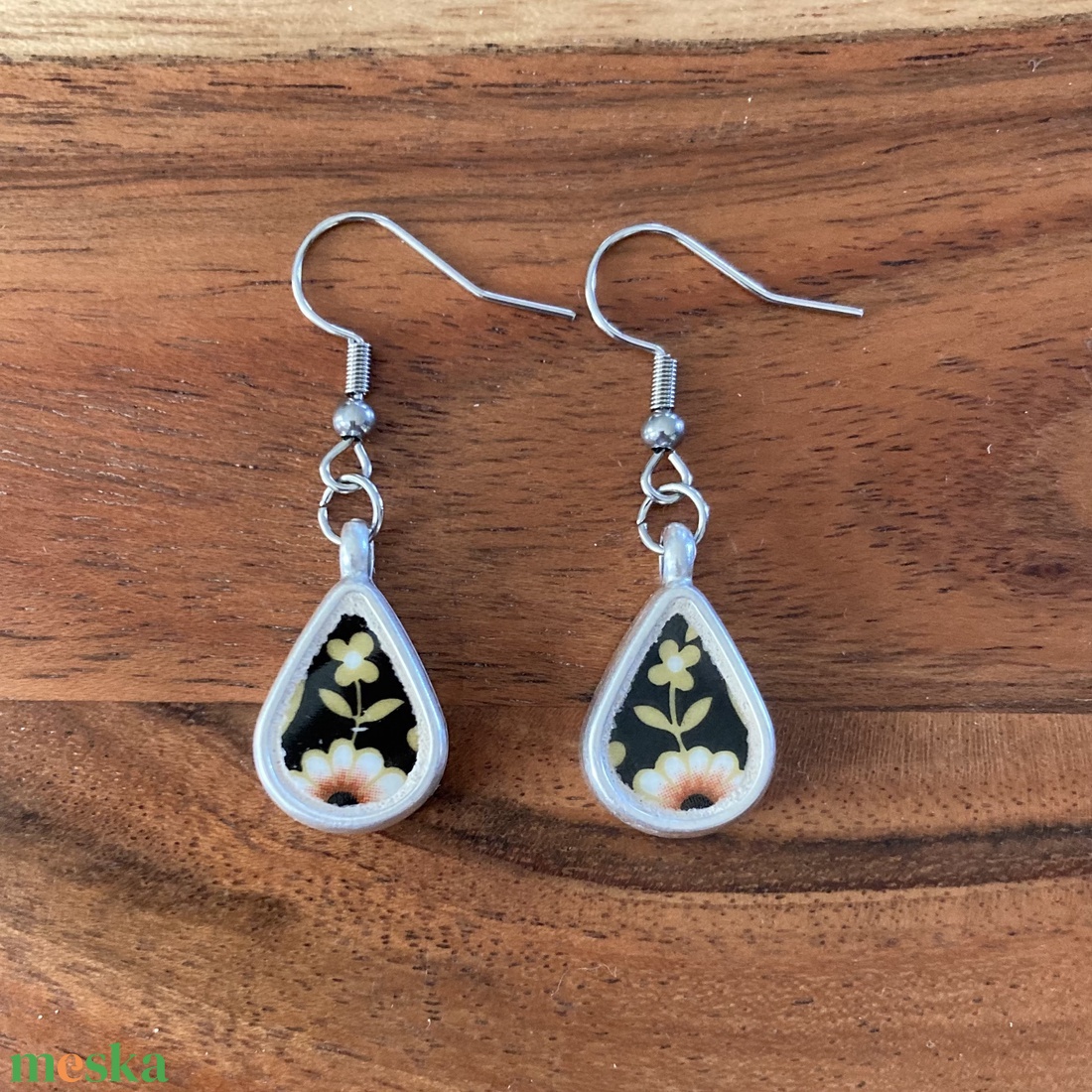 Angol mentett porcelán darabok - virágos csepp fülbevaló - nemesacél akasztóval - ékszer - fülbevaló - lógó fülbevaló - Meska.hu