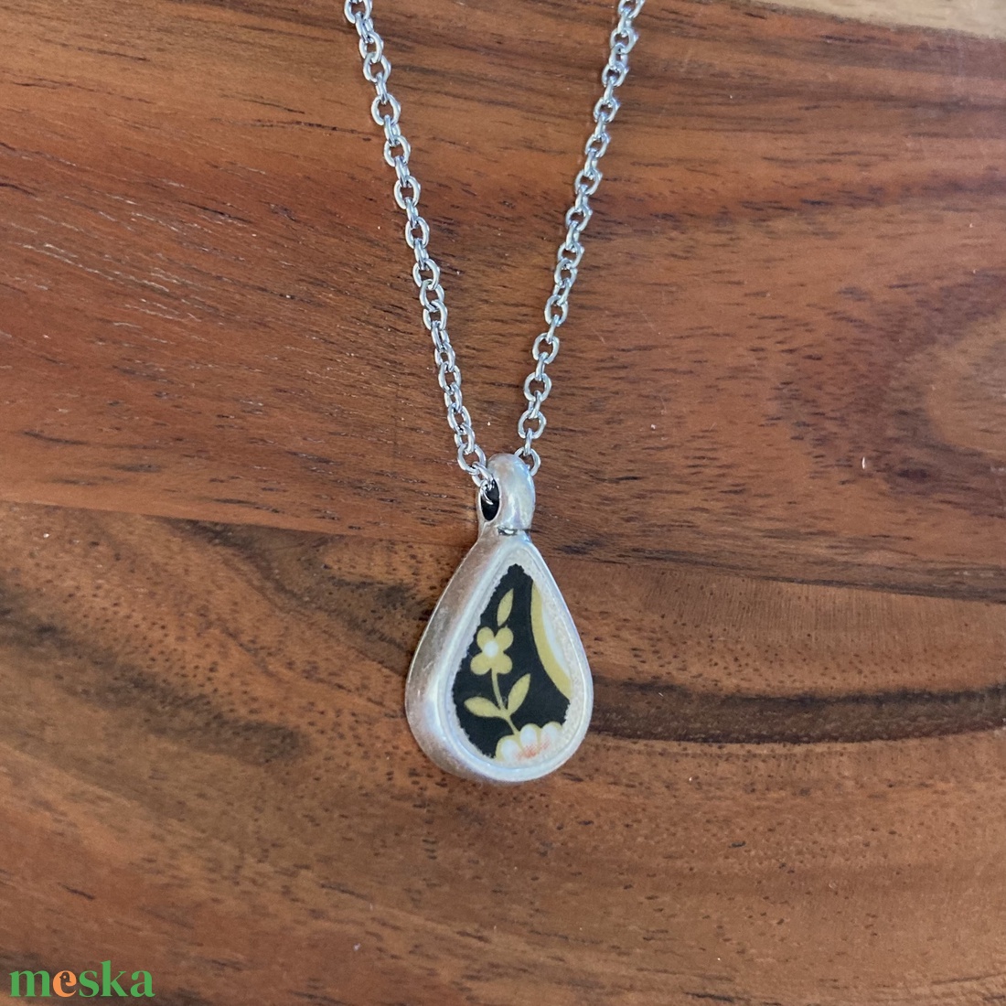 Angol mentett porcelán darabok - pici csepp virágos nyaklánc - nemesacél lánccal - ékszer - nyaklánc - medálos nyaklánc - Meska.hu
