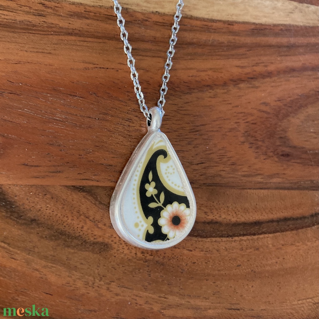 Mentett angol porcelán darabok - virágos nyaklánc - csepp medál nemesacél lánccal - ékszer - nyaklánc - medálos nyaklánc - Meska.hu