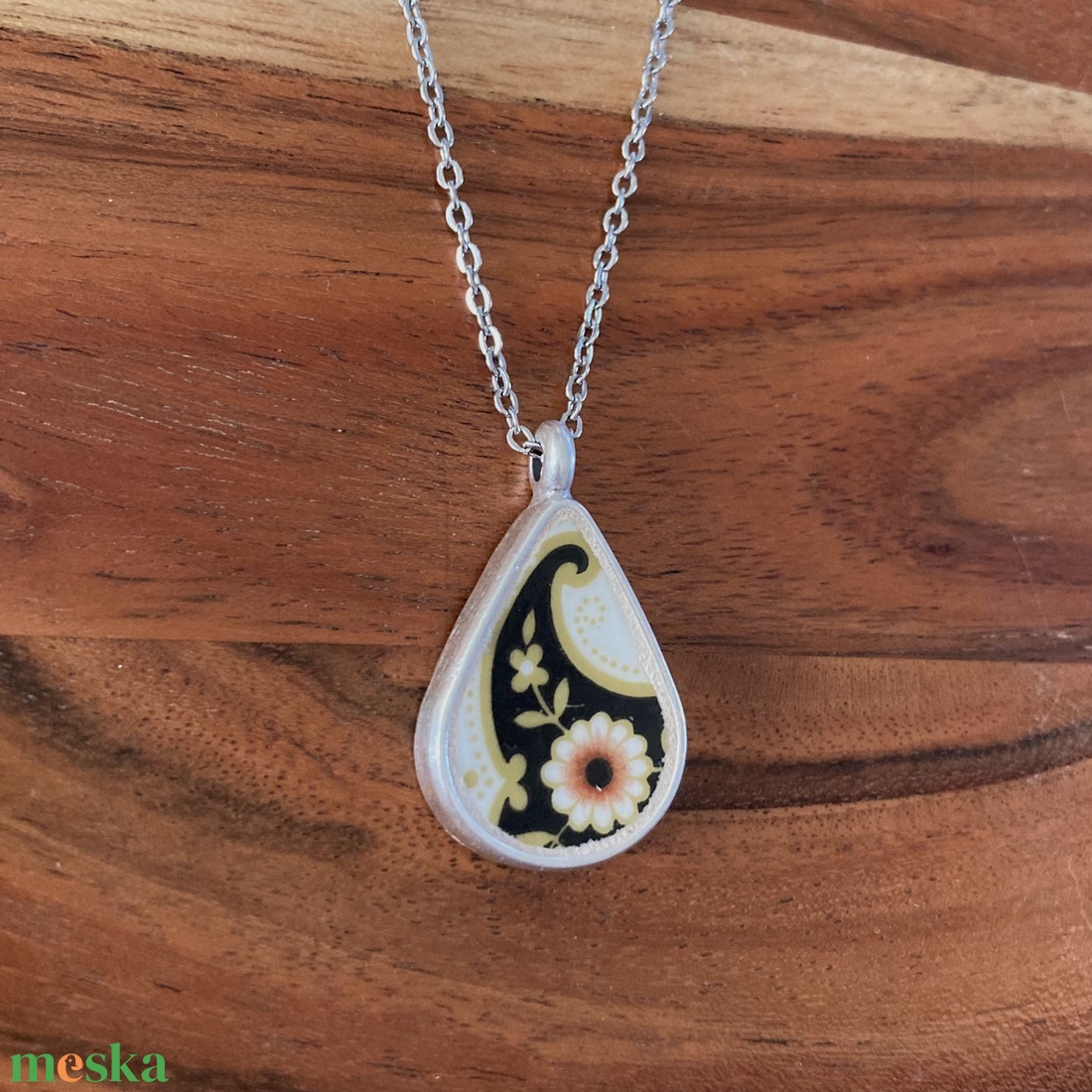 Mentett angol porcelán darabok - virágos nyaklánc - csepp medál nemesacél lánccal, II - ékszer - nyaklánc - medálos nyaklánc - Meska.hu