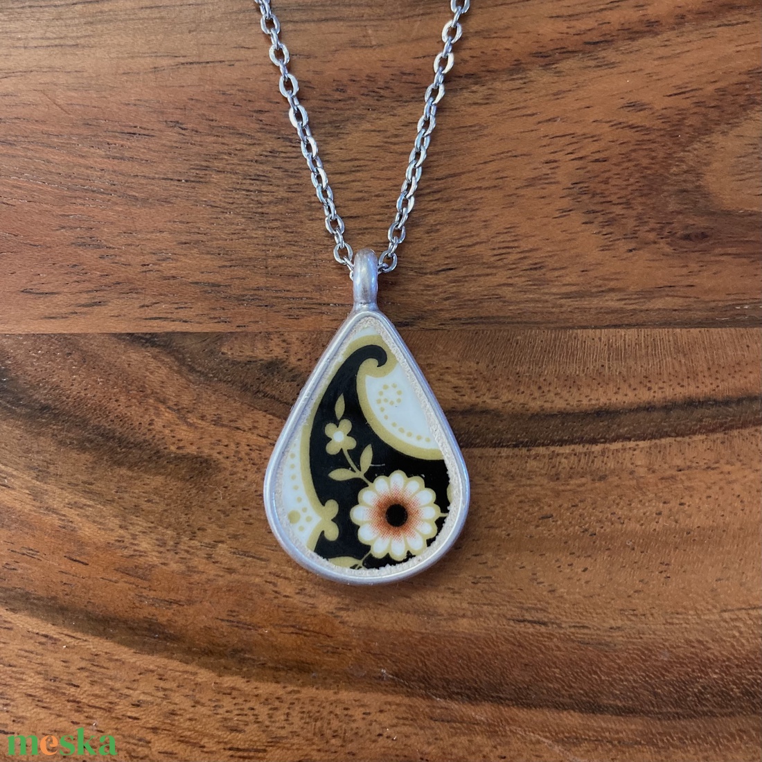 Mentett angol porcelán darabok - virágos nyaklánc - csepp medál nemesacél lánccal, II - ékszer - nyaklánc - medálos nyaklánc - Meska.hu