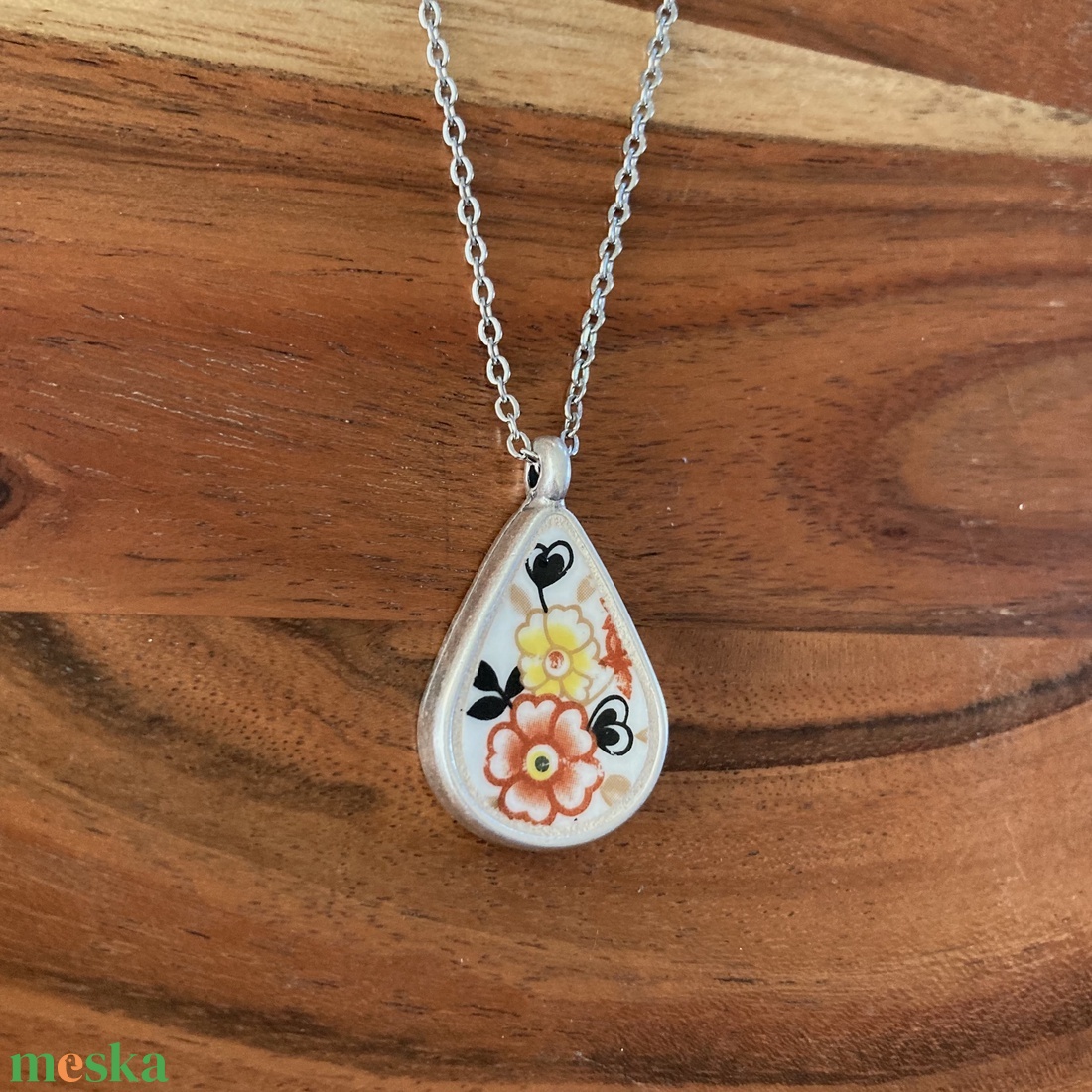 Mentett angol porcelán darabok - virágos nyaklánc - csepp medál nemesacél lánccal, III - ékszer - nyaklánc - medálos nyaklánc - Meska.hu