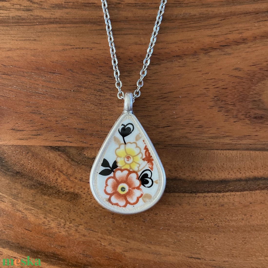 Mentett angol porcelán darabok - virágos nyaklánc - csepp medál nemesacél lánccal, III - ékszer - nyaklánc - medálos nyaklánc - Meska.hu