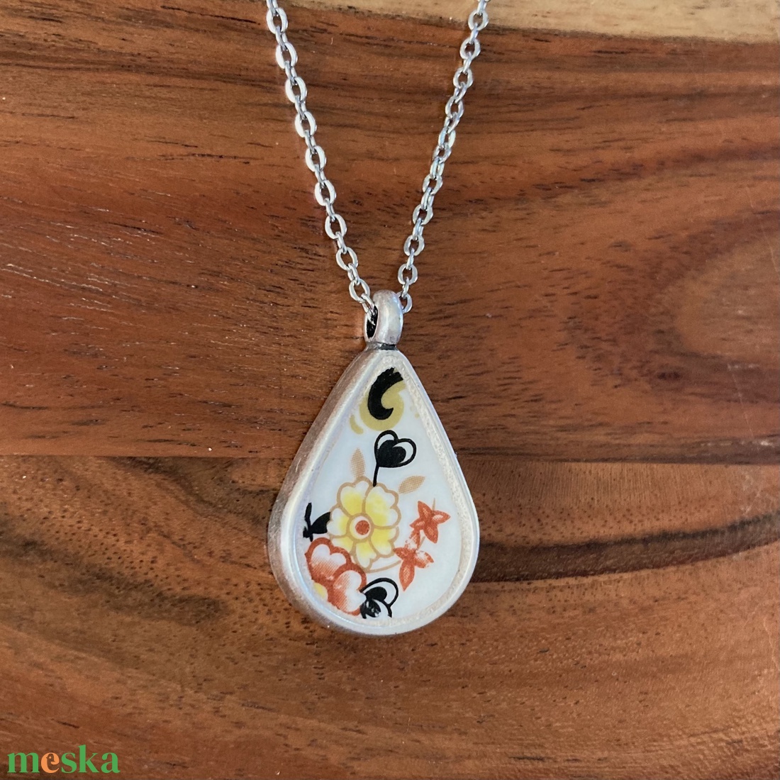 Mentett angol porcelán darabok - virágos nyaklánc - csepp medál nemesacél lánccal, IV - ékszer - nyaklánc - medálos nyaklánc - Meska.hu