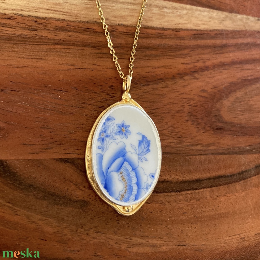 Aranyozott medál - mentett porcelán darabok - medál vagy nyaklánc, I - ékszer - nyaklánc - medálos nyaklánc - Meska.hu