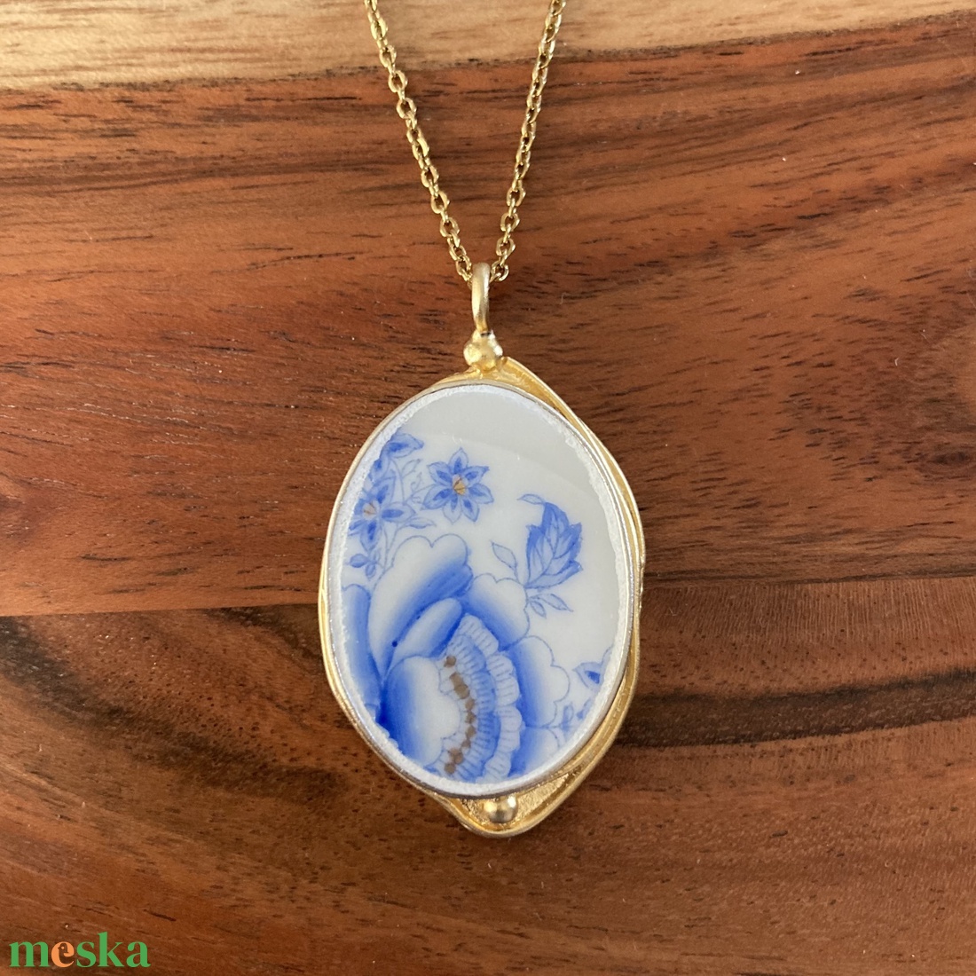 Aranyozott medál - mentett porcelán darabok - medál vagy nyaklánc, I - ékszer - nyaklánc - medálos nyaklánc - Meska.hu