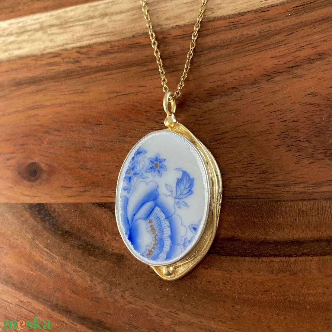 Aranyozott medál - mentett porcelán darabok - medál vagy nyaklánc, I - ékszer - nyaklánc - medálos nyaklánc - Meska.hu