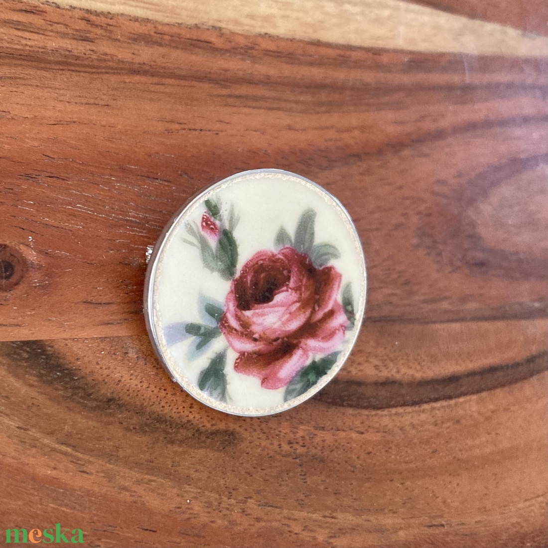 Bross - mentett rózsás porcelán darabok - nemesacél bross, kitűző - ékszer - kitűző és bross - Meska.hu