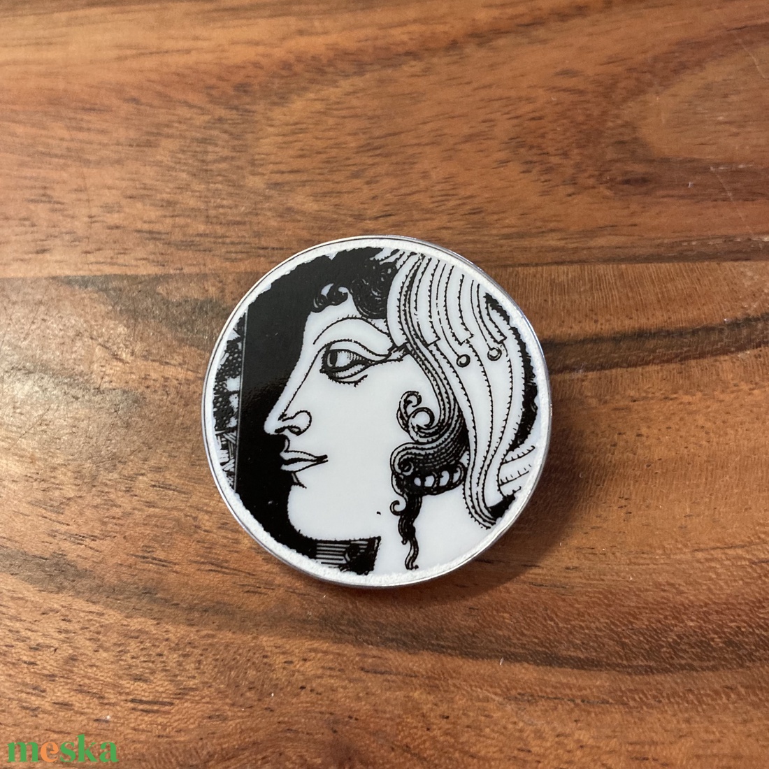 Bross - mentett NŐI ARC porcelán darab - nemesacél bross, kitűző - ékszer - kitűző és bross - Meska.hu