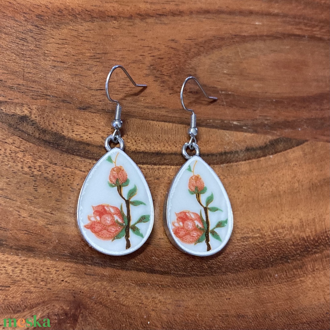 Mentett porcelán darabok - virágos nemesacél fülbevaló - csepp forma - ékszer - fülbevaló - lógó fülbevaló - Meska.hu