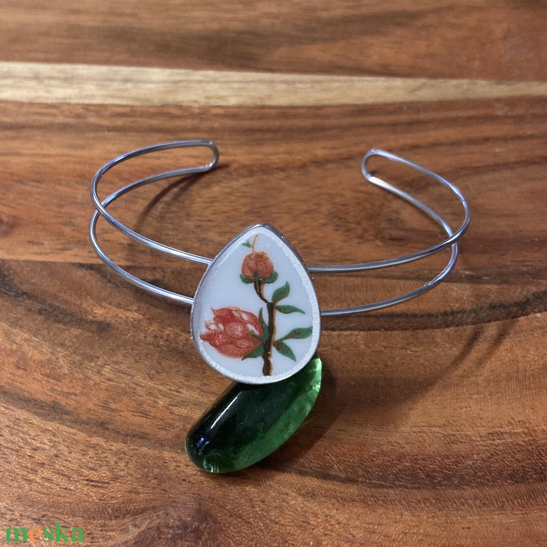 Mentett porcelán darabok - virágos nemesacél karperec - állítható - ékszer - karkötő - karkötő medállal - Meska.hu