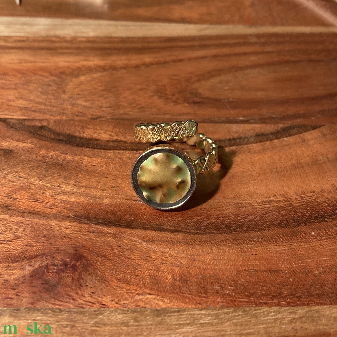 Eozinos aranyozott gyűrű - mentett porcelán darabok, csavart, állítható - ékszer - gyűrű - kerek gyűrű - Meska.hu