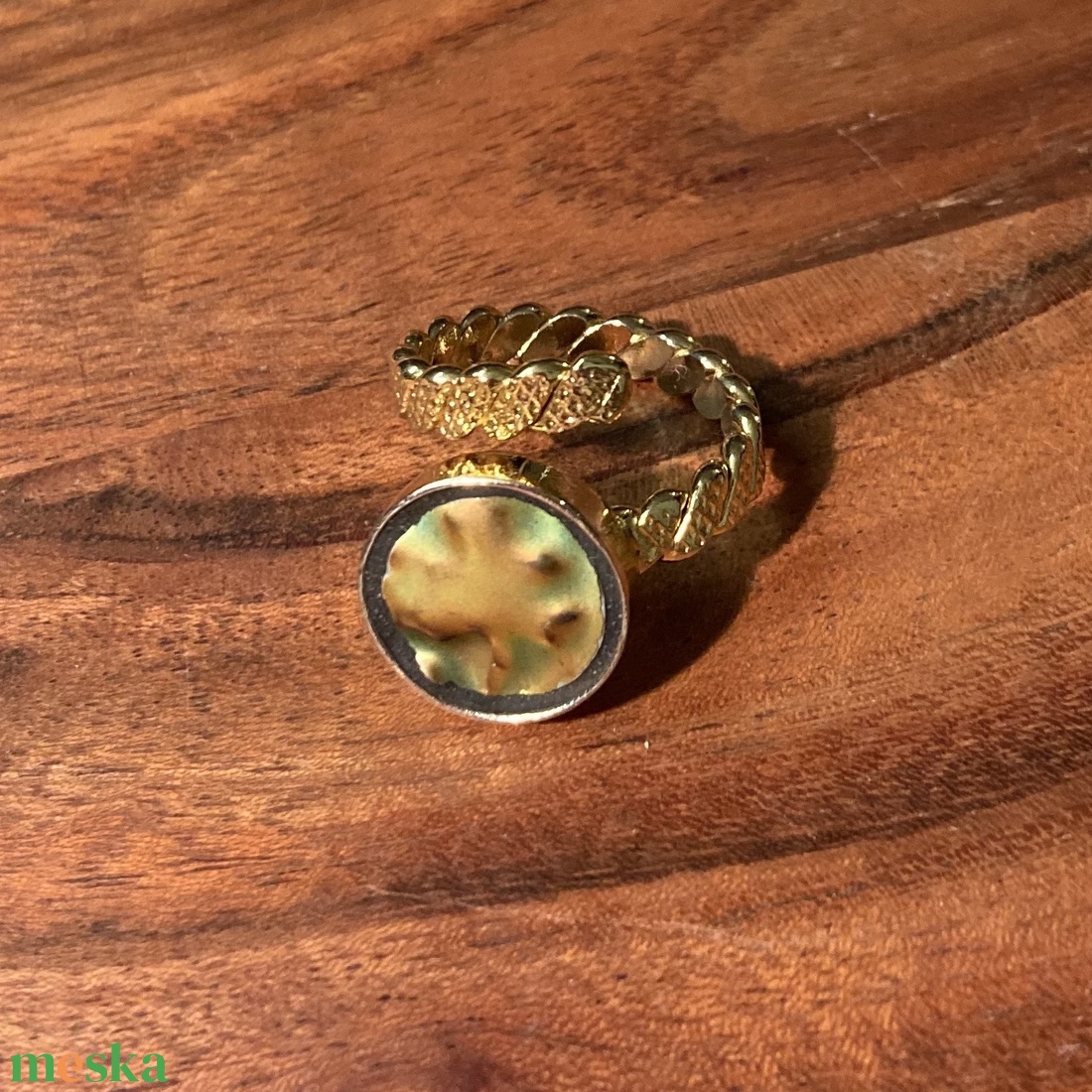 Eozinos aranyozott gyűrű - mentett porcelán darabok, csavart, állítható - ékszer - gyűrű - kerek gyűrű - Meska.hu