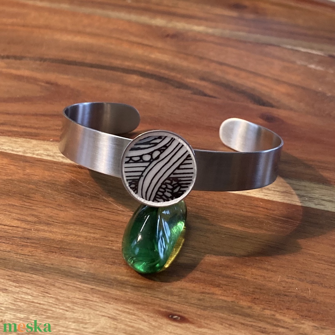 Mentett porcelán darabok - nemesacél karperec - állítható, grafikus - ékszer - karkötő - karkötő medállal - Meska.hu