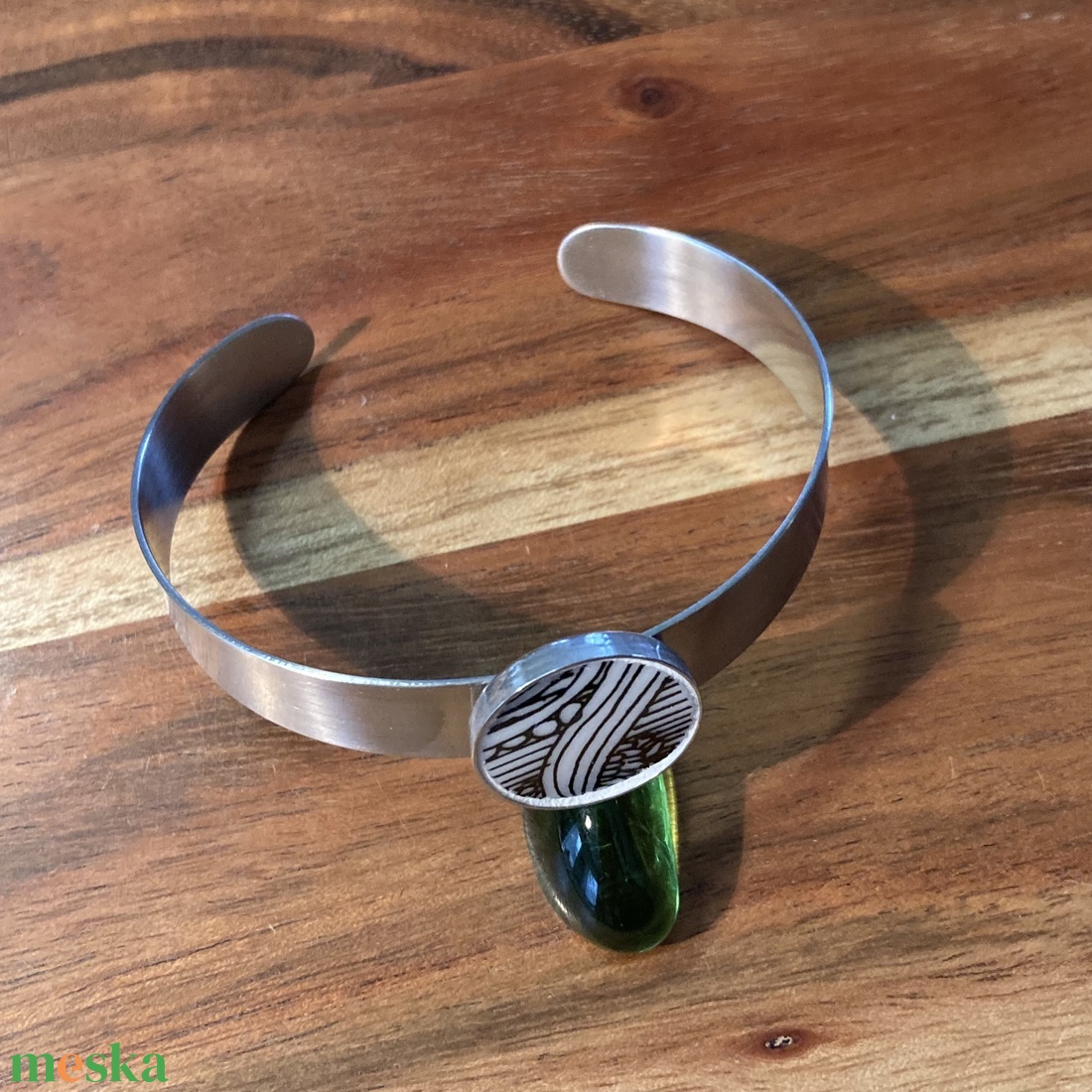 Mentett porcelán darabok - nemesacél karperec - állítható, grafikus - ékszer - karkötő - karkötő medállal - Meska.hu