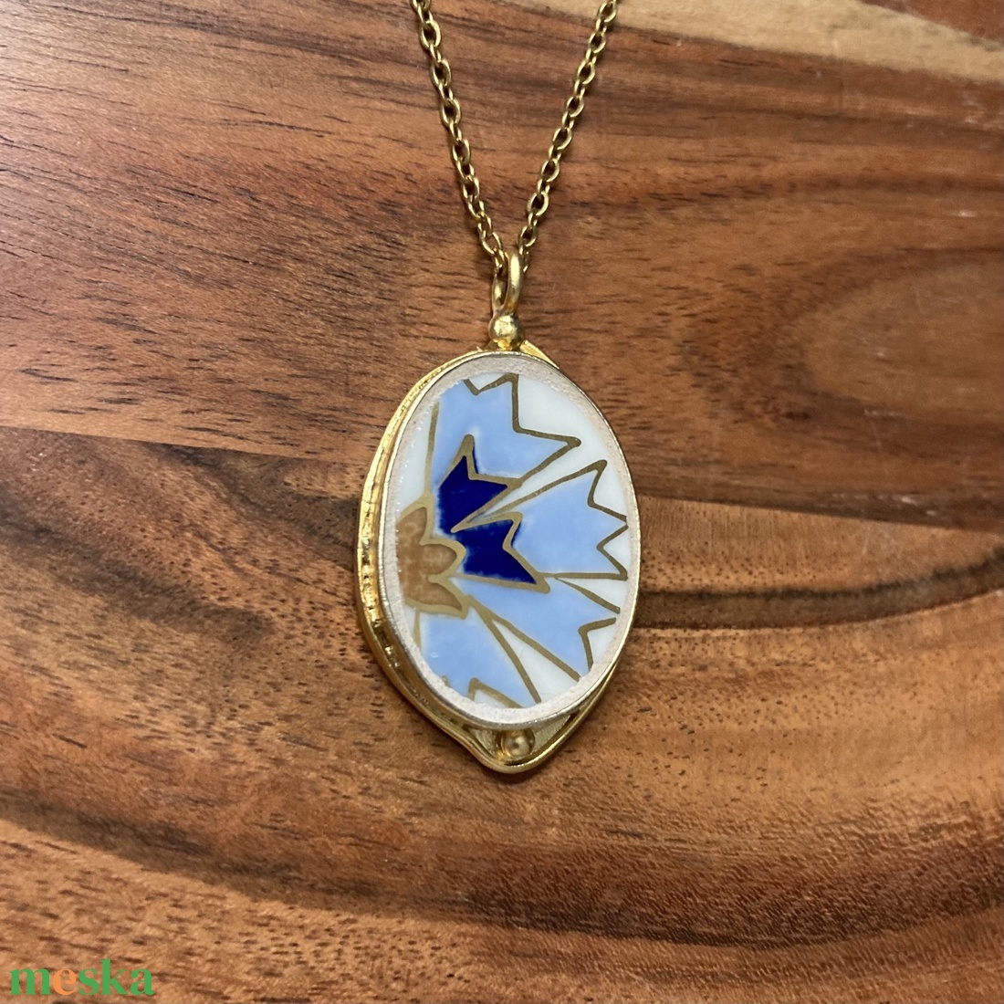 Aranyozott medál - mentett porcelán darabok - búzavirágos medál vagy nyaklánc - ékszer - nyaklánc - medálos nyaklánc - Meska.hu