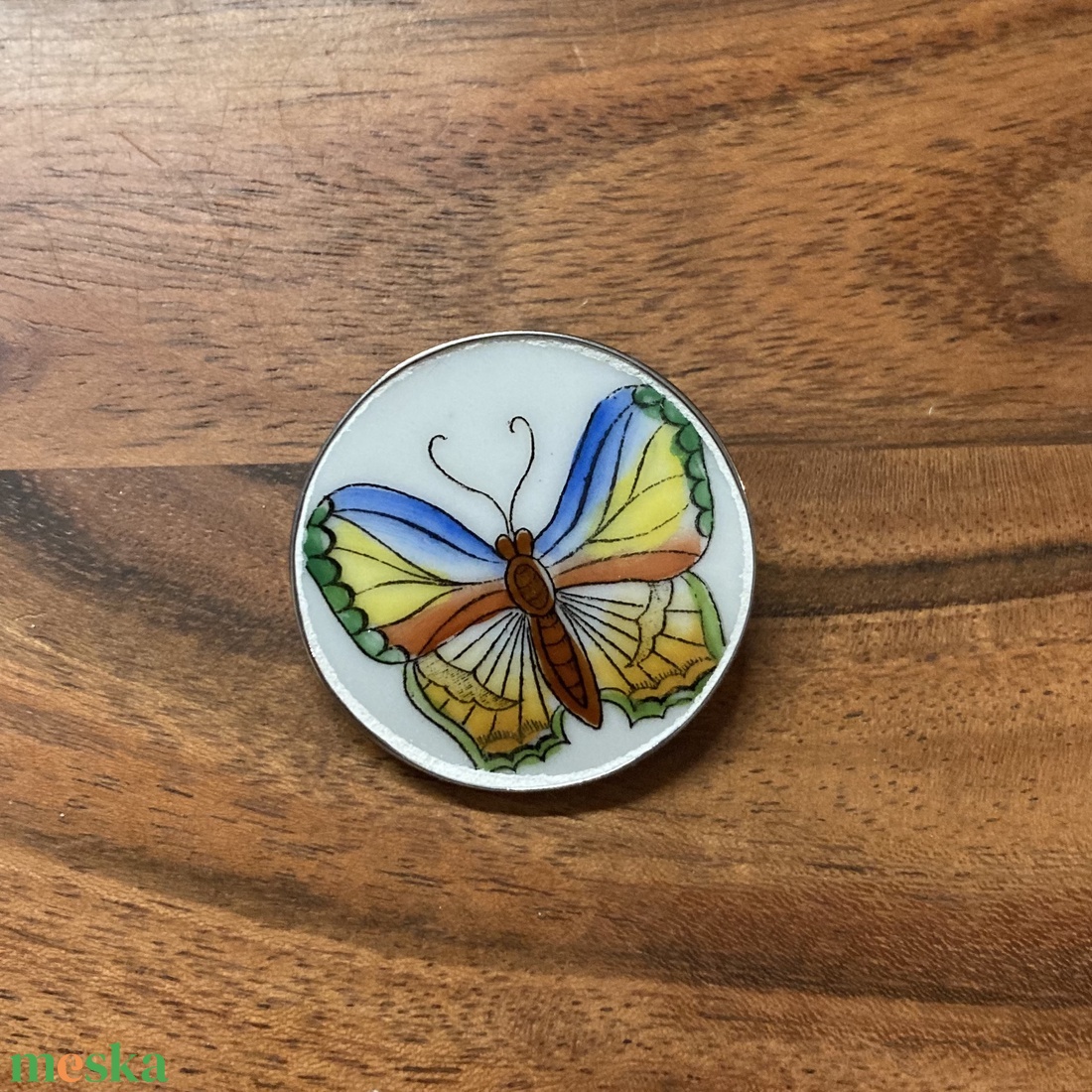 Bross - mentett pillangós porcelán darabok - nemesacél bross, kitűző - ékszer - kitűző és bross - Meska.hu