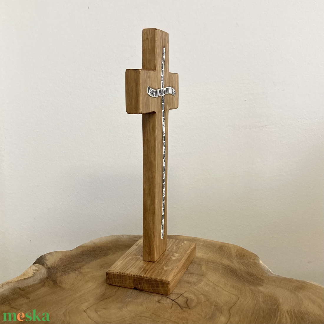 Asztali fakereszt mentett porcelán berakással, tölgyfa - otthon & életmód - vallás - kereszt - Meska.hu
