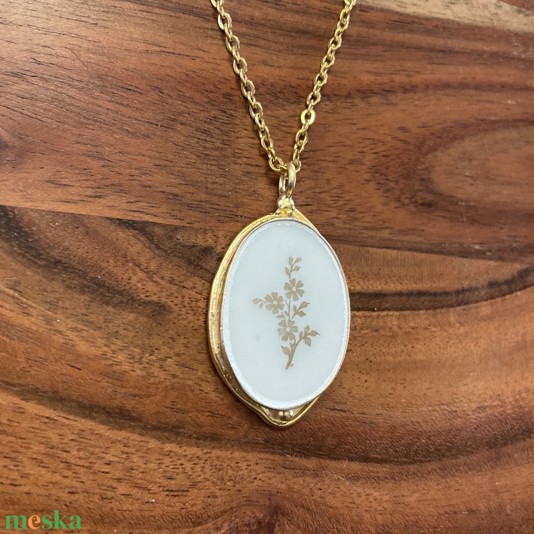 Aranyozott medál - mentett francia porcelán darabok - medál vagy nyaklánc, I - ékszer - nyaklánc - medálos nyaklánc - Meska.hu