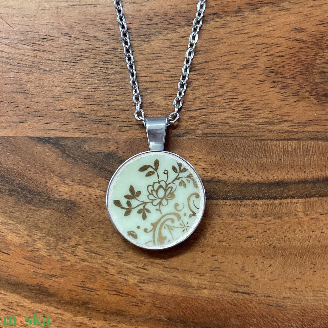 Francia mentett porcelán darabok - virágos nyaklánc - nemesacél kerek medálos - ékszer - nyaklánc - medálos nyaklánc - Meska.hu