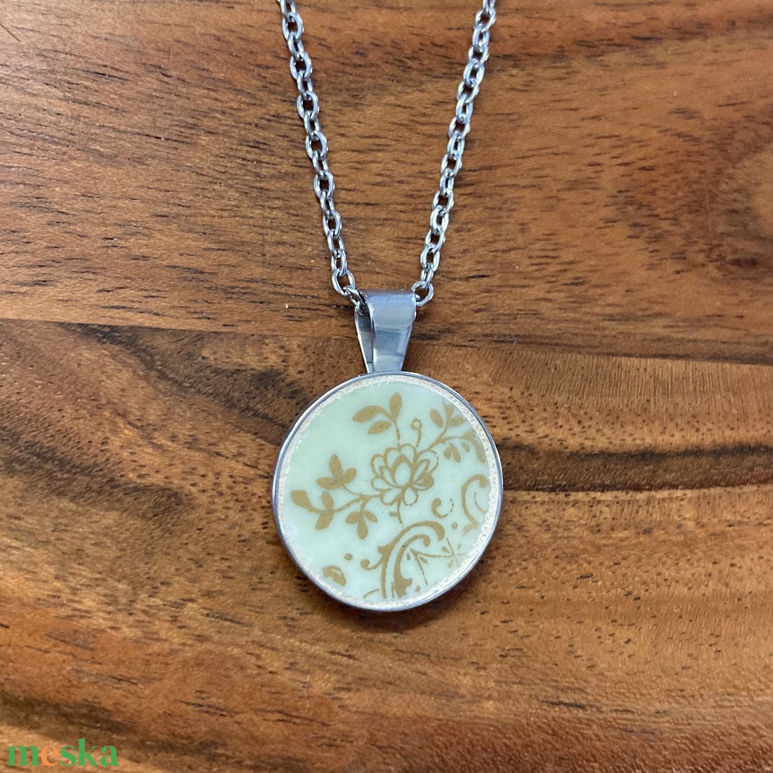 Francia mentett porcelán darabok - virágos nyaklánc - nemesacél kerek medálos - ékszer - nyaklánc - medálos nyaklánc - Meska.hu