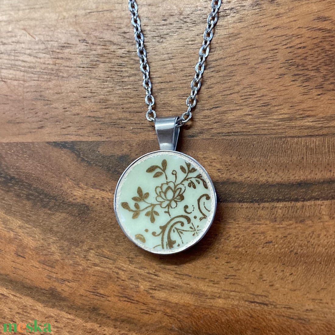 Francia mentett porcelán darabok - virágos nyaklánc - nemesacél kerek medálos - ékszer - nyaklánc - medálos nyaklánc - Meska.hu