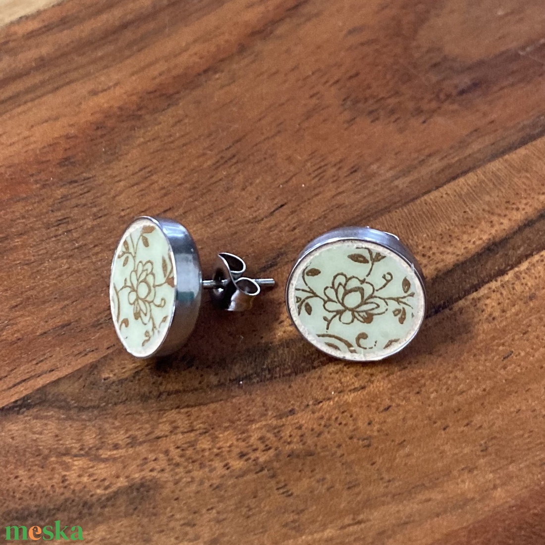 Francia mentett porcelán darabok - virágos nemesacél fülbevaló, bedugós - ékszer - fülbevaló - pötty fülbevaló - Meska.hu