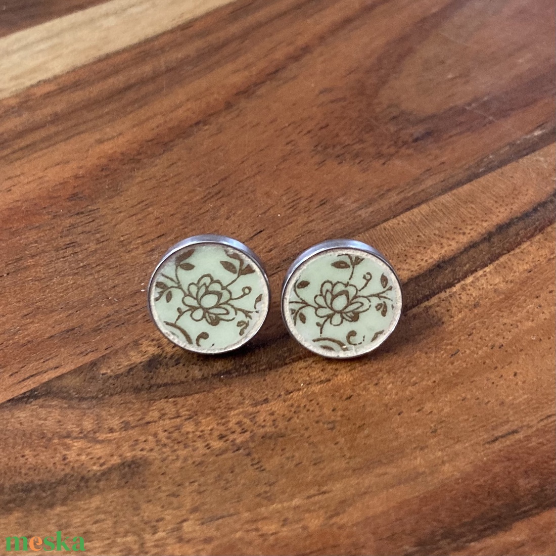 Francia mentett porcelán darabok - virágos nemesacél fülbevaló, bedugós - ékszer - fülbevaló - pötty fülbevaló - Meska.hu