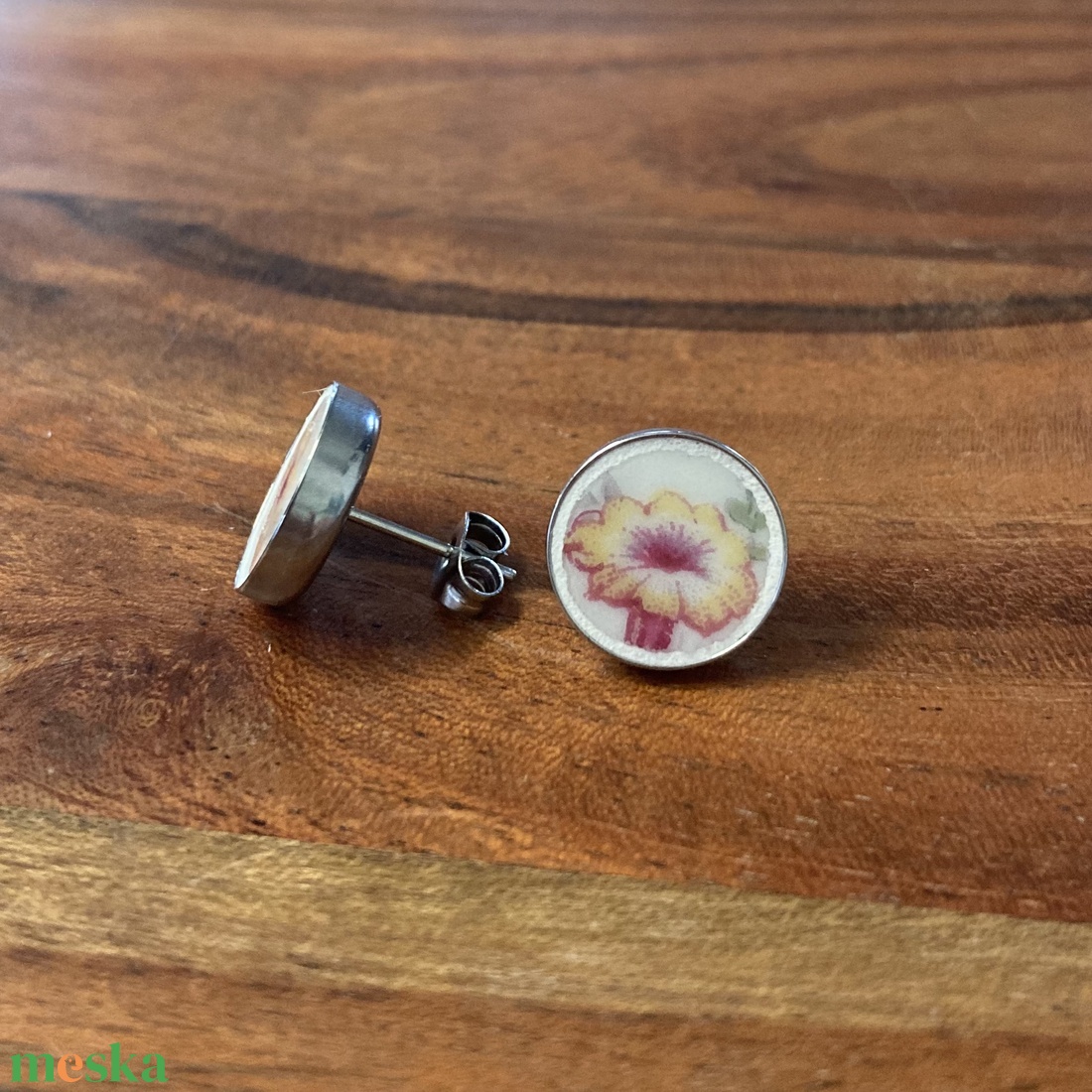 Francia mentett porcelán darabok - virágos nemesacél fülbevaló, bedugós - ékszer - fülbevaló - pötty fülbevaló - Meska.hu