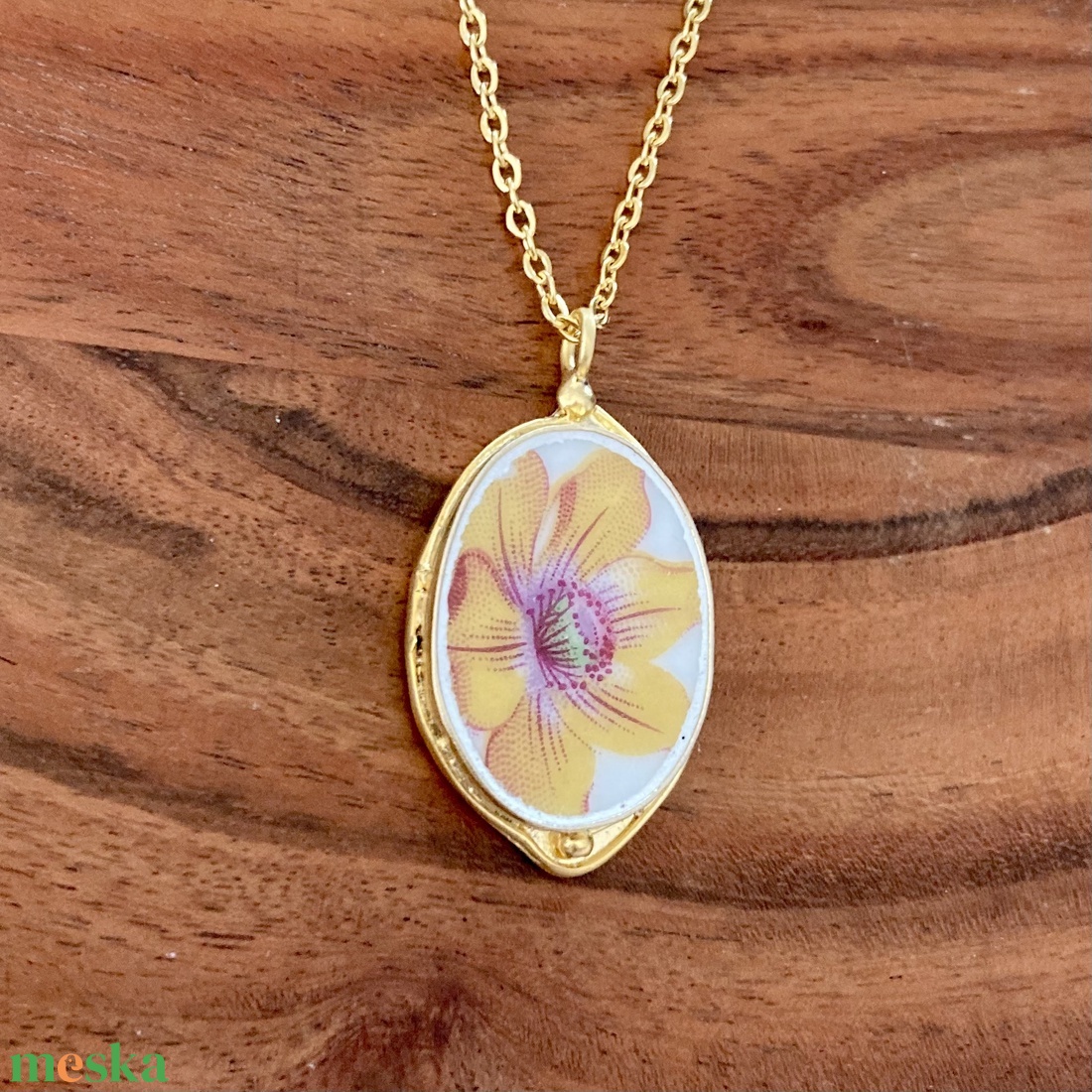 Aranyozott medál - mentett francia porcelán darabok - virágos medál vagy nyaklánc - ékszer - nyaklánc - medálos nyaklánc - Meska.hu