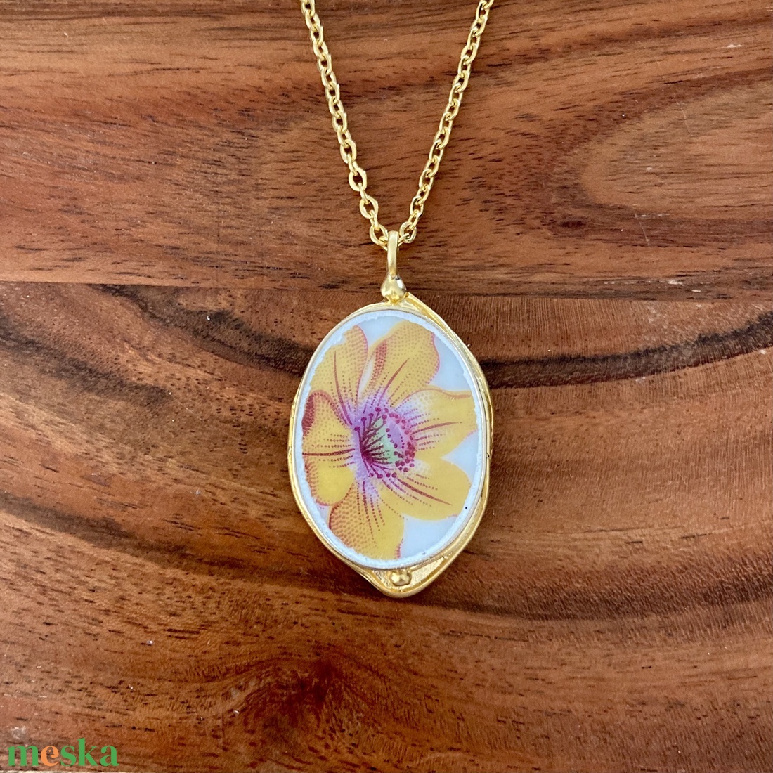 Aranyozott medál - mentett francia porcelán darabok - virágos medál vagy nyaklánc - ékszer - nyaklánc - medálos nyaklánc - Meska.hu