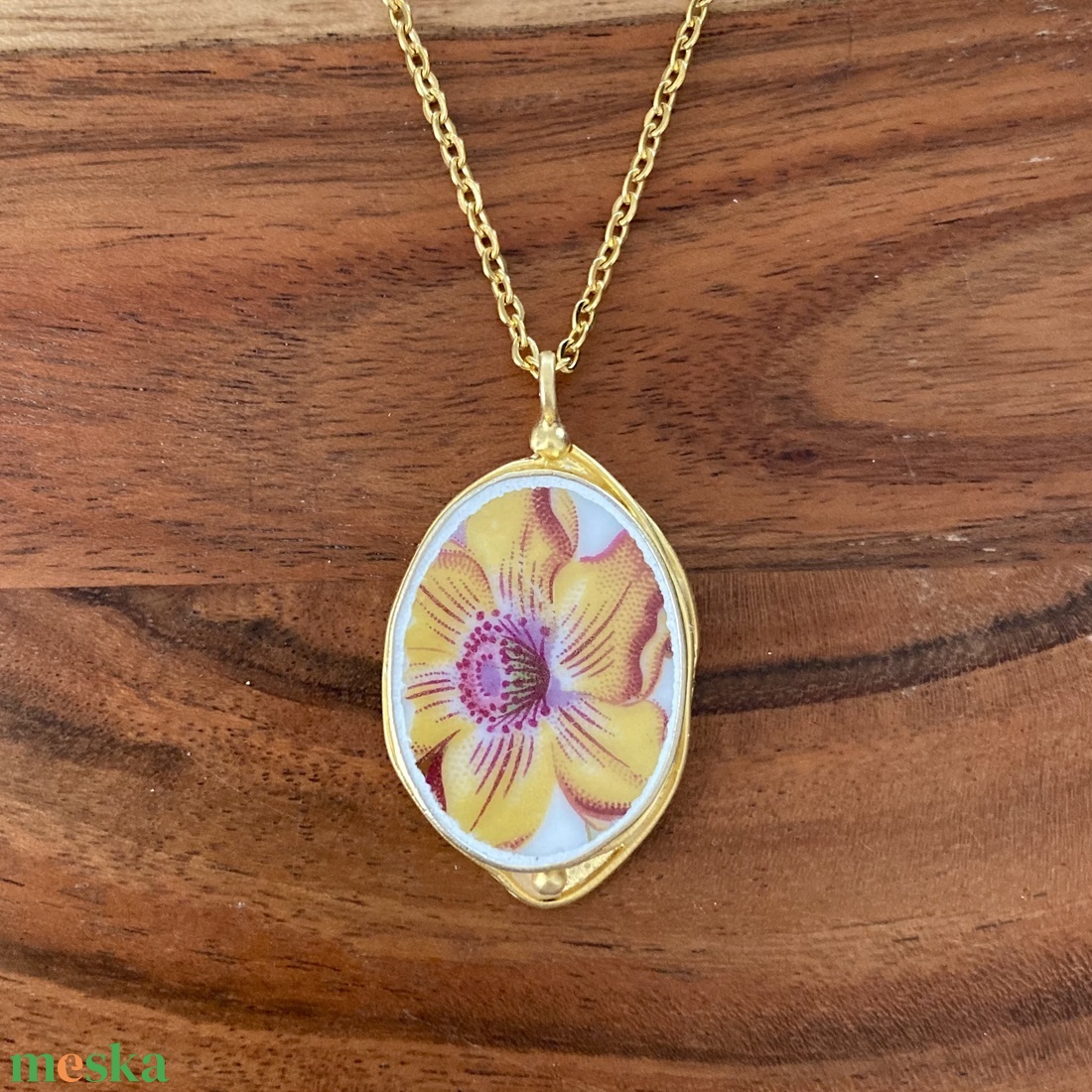 Aranyozott medál - mentett francia porcelán darabok - virágos medál vagy nyaklánc - ékszer - nyaklánc - medálos nyaklánc - Meska.hu