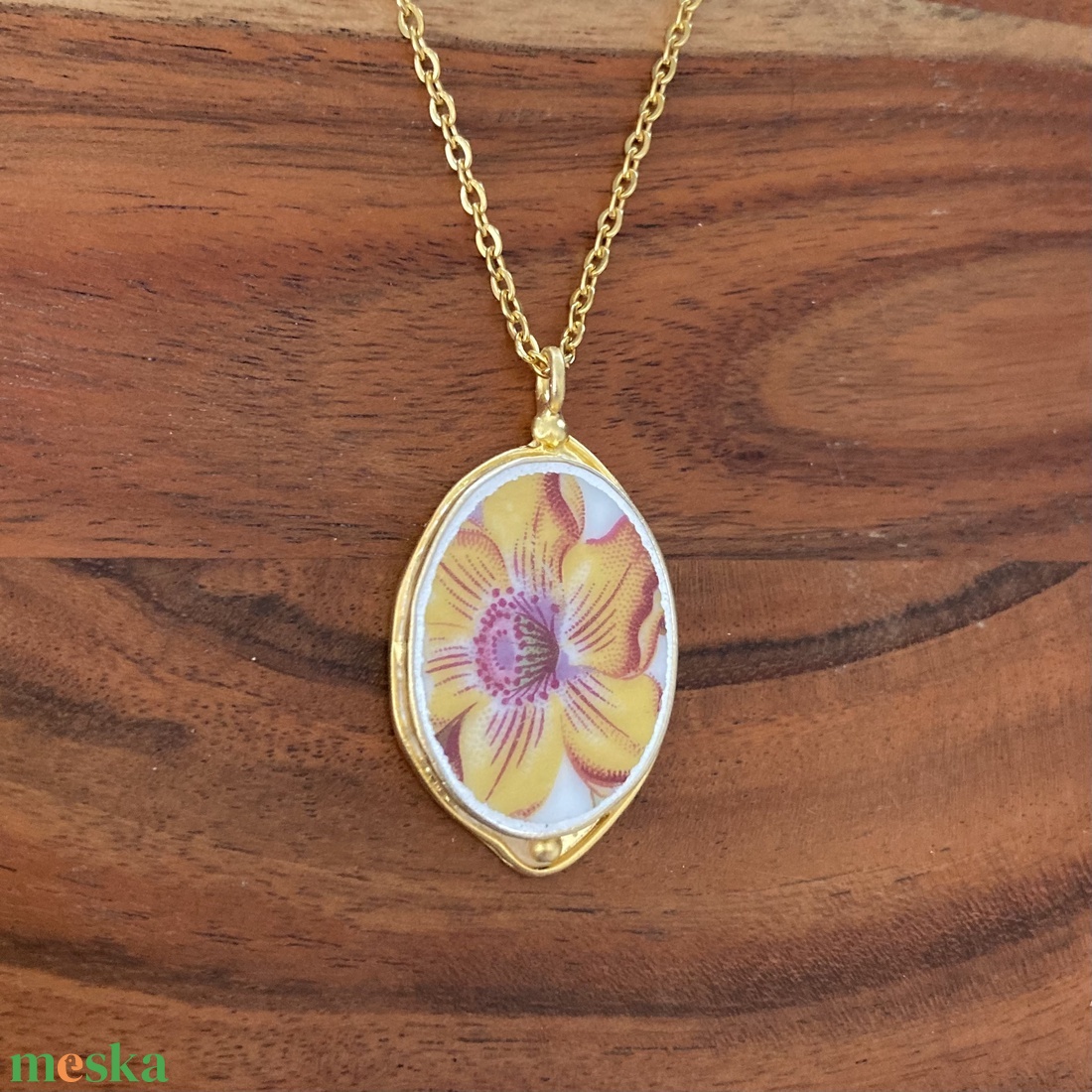 Aranyozott medál - mentett francia porcelán darabok - virágos medál vagy nyaklánc - ékszer - nyaklánc - medálos nyaklánc - Meska.hu