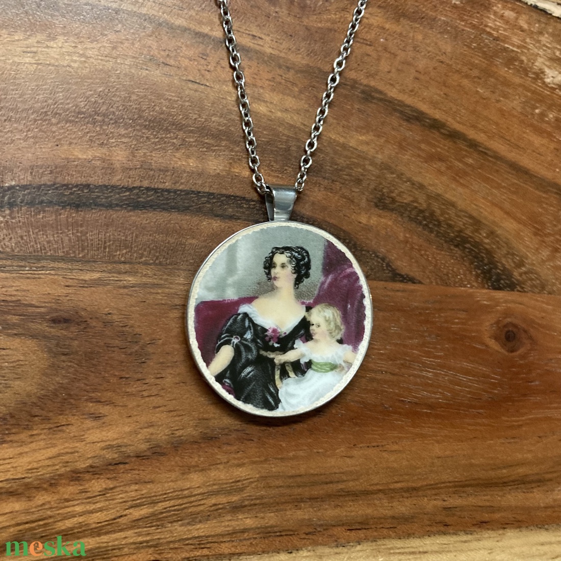 Mentett porcelán darabok, anya-lánya ölelés nagy medálos nyaklánc - nemesacél - ékszer - nyaklánc - medálos nyaklánc - Meska.hu
