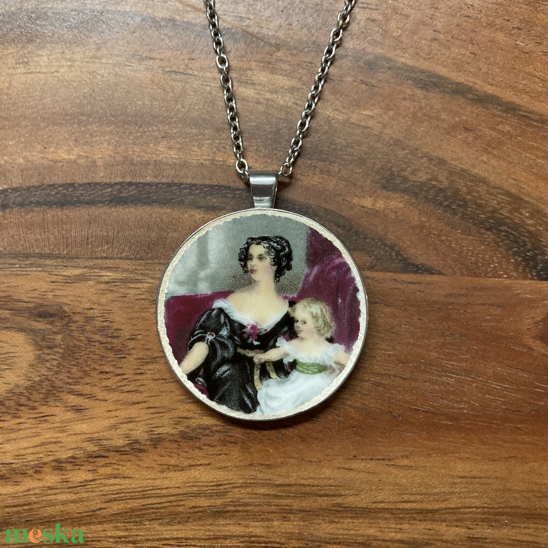 Mentett porcelán darabok, anya-lánya ölelés nagy medálos nyaklánc - nemesacél - ékszer - nyaklánc - medálos nyaklánc - Meska.hu
