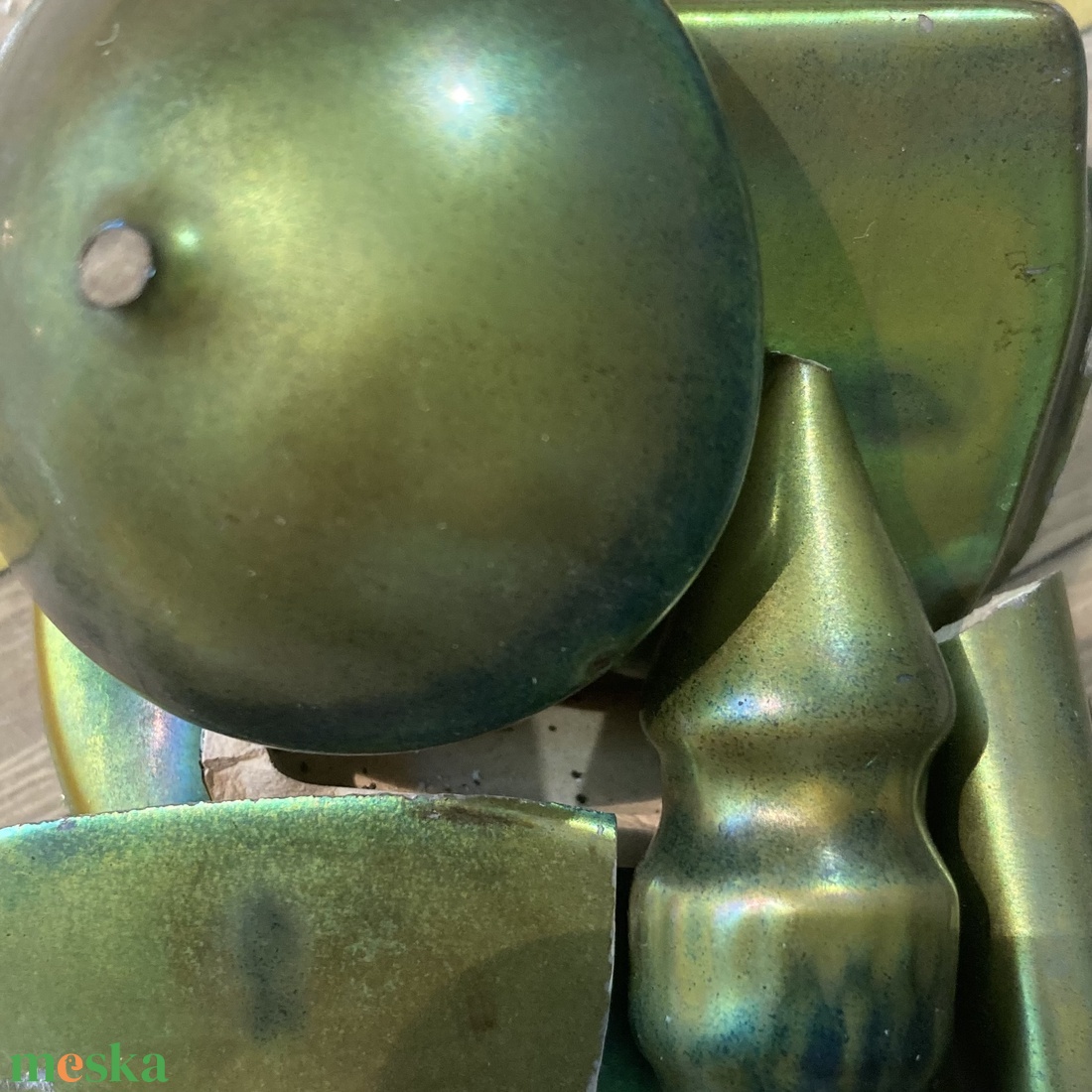 Aranyozott eozinos medál - mentett porcelán darabok - medál vagy nyaklánc, I - ékszer - nyaklánc - medálos nyaklánc - Meska.hu