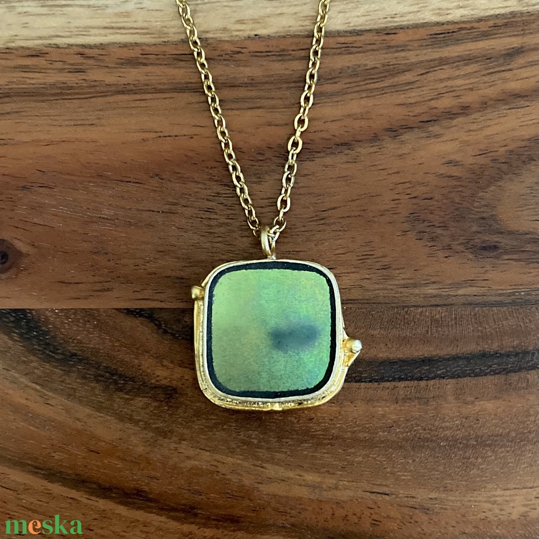 Aranyozott eozinos medál - mentett porcelán darabok - négyzetes medál vagy nyaklánc - ékszer - nyaklánc - medálos nyaklánc - Meska.hu